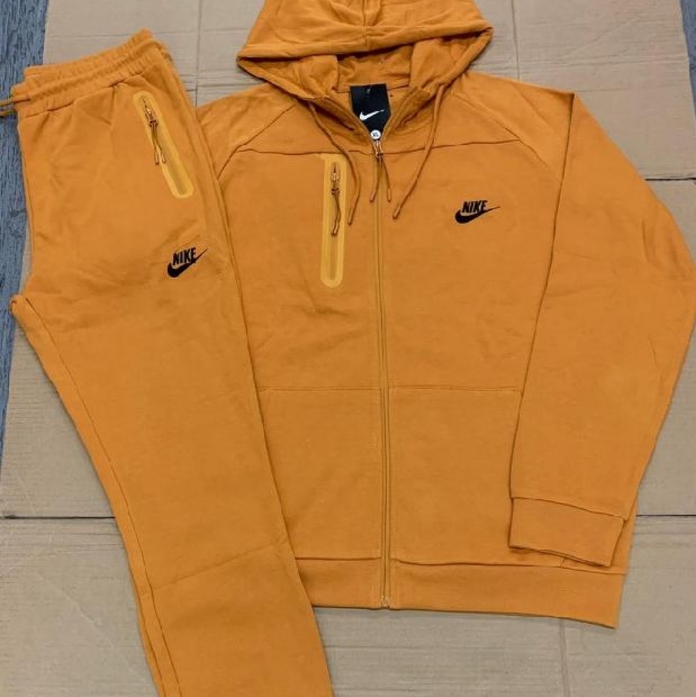 Nike sweatsuit - Picture 1 of 1